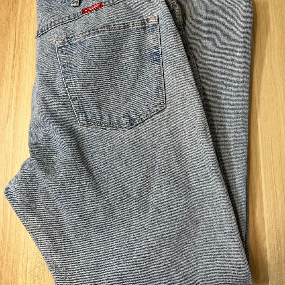Vintage Wrangler Light Wash Jeans - 36x29*